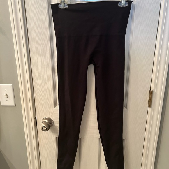 Spanx Seamless Shaping Legging - Picture 8 of 8